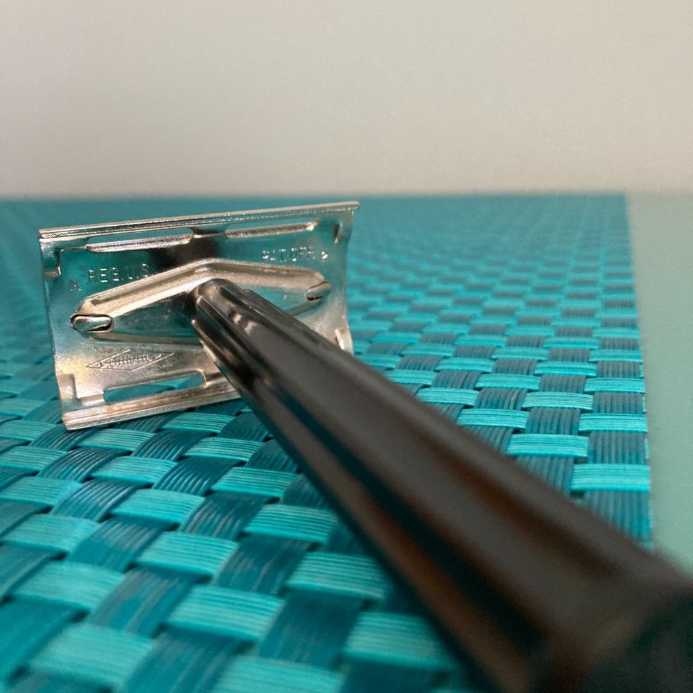 Gillette Tech Razor Vintage with Blue Blades NOS - Picture 10 of 15